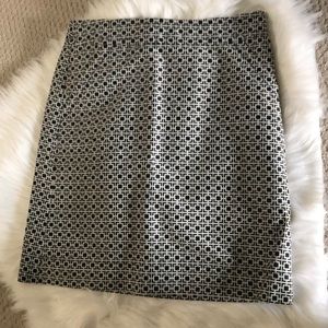 Geometric pattern skirt. Banana Republic. Size 4